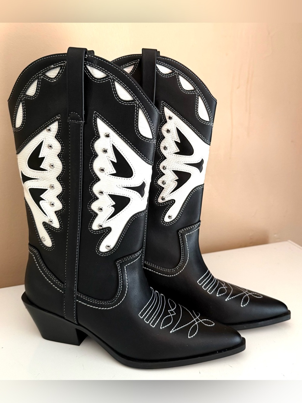 MADDEN GIRL WOMEN'S 7.5M WESTERN COWBOY SALOONN BLK/WHT POINTED TOE BOOTS NEW